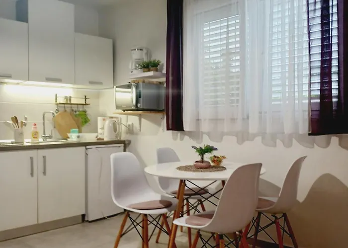 Mira Apartman