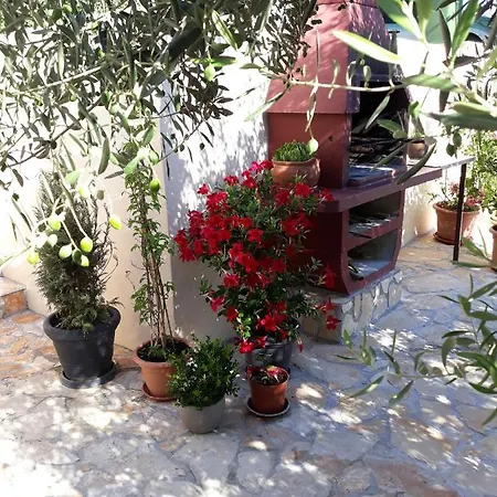 Mira Apartman