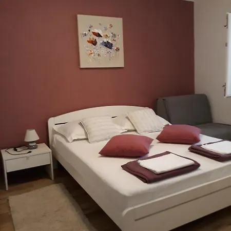 Mira Apartman *