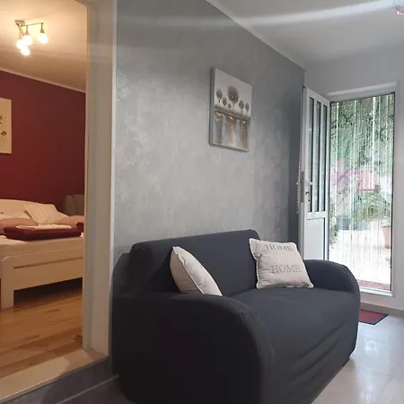 Mira Apartman