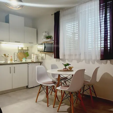Mira Apartman